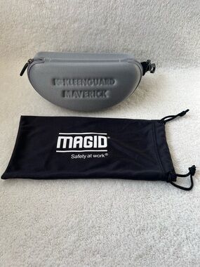 KleenGuard Maverick Hard Case + Magid Microfiber Pouch - Excellent Condition
